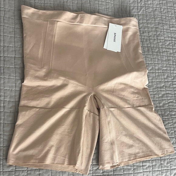 SPANX Other - SPANX Mide-thigh short